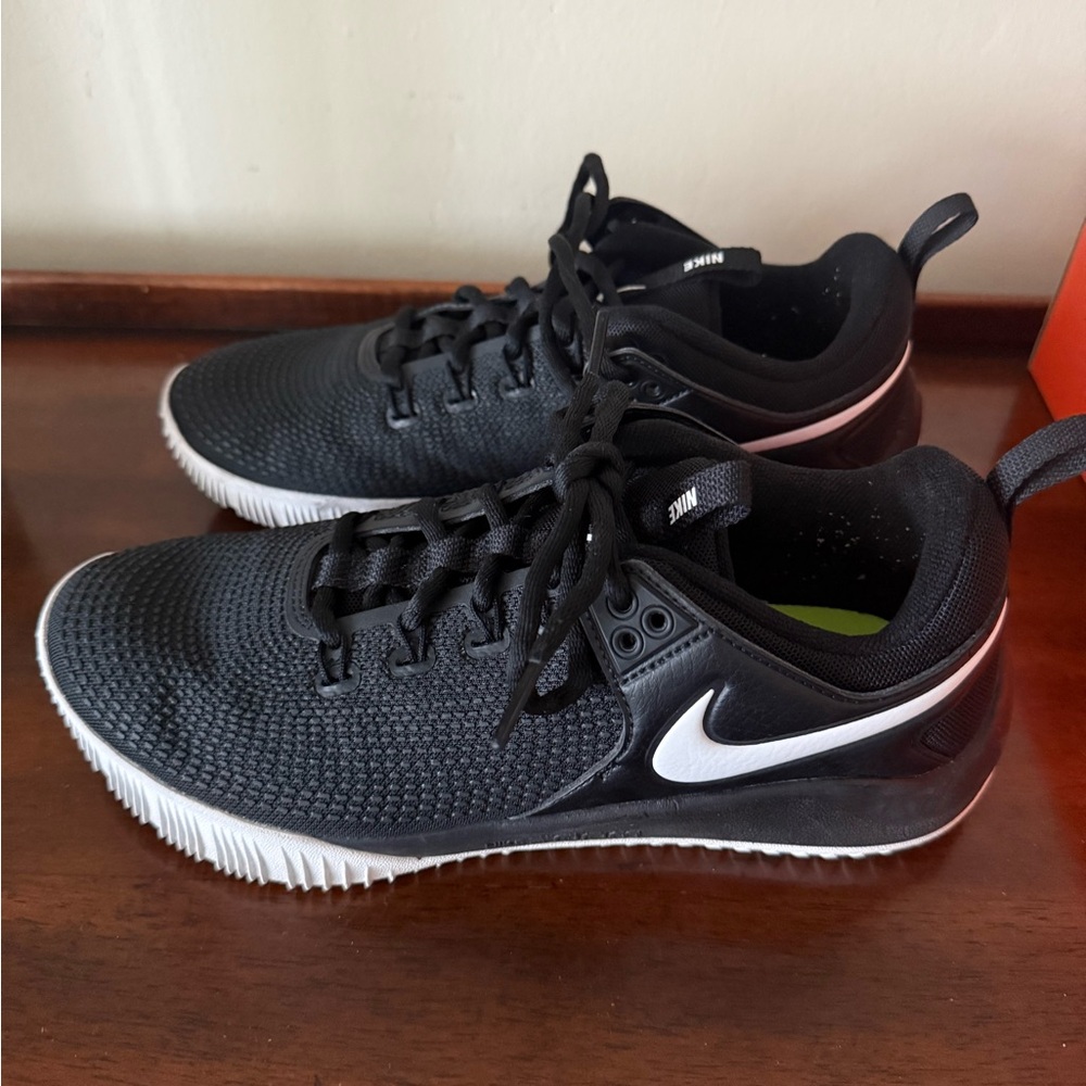 Excellent Nike Women’s Zoom HyperAce 2